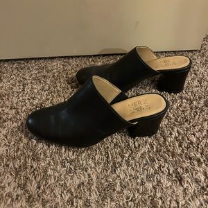 Naturalized women’s mule heel